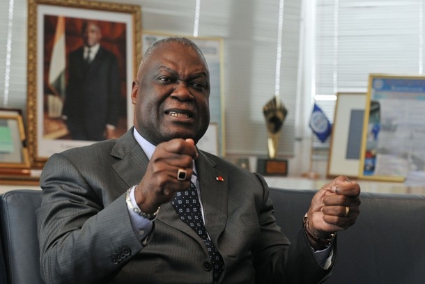 Aide à l’Hôpital militaire d’Abidjan / Gossio offre une ambulance médicalisée et du médicament